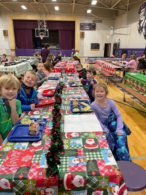 kindergarten students at lunch tables smiling
